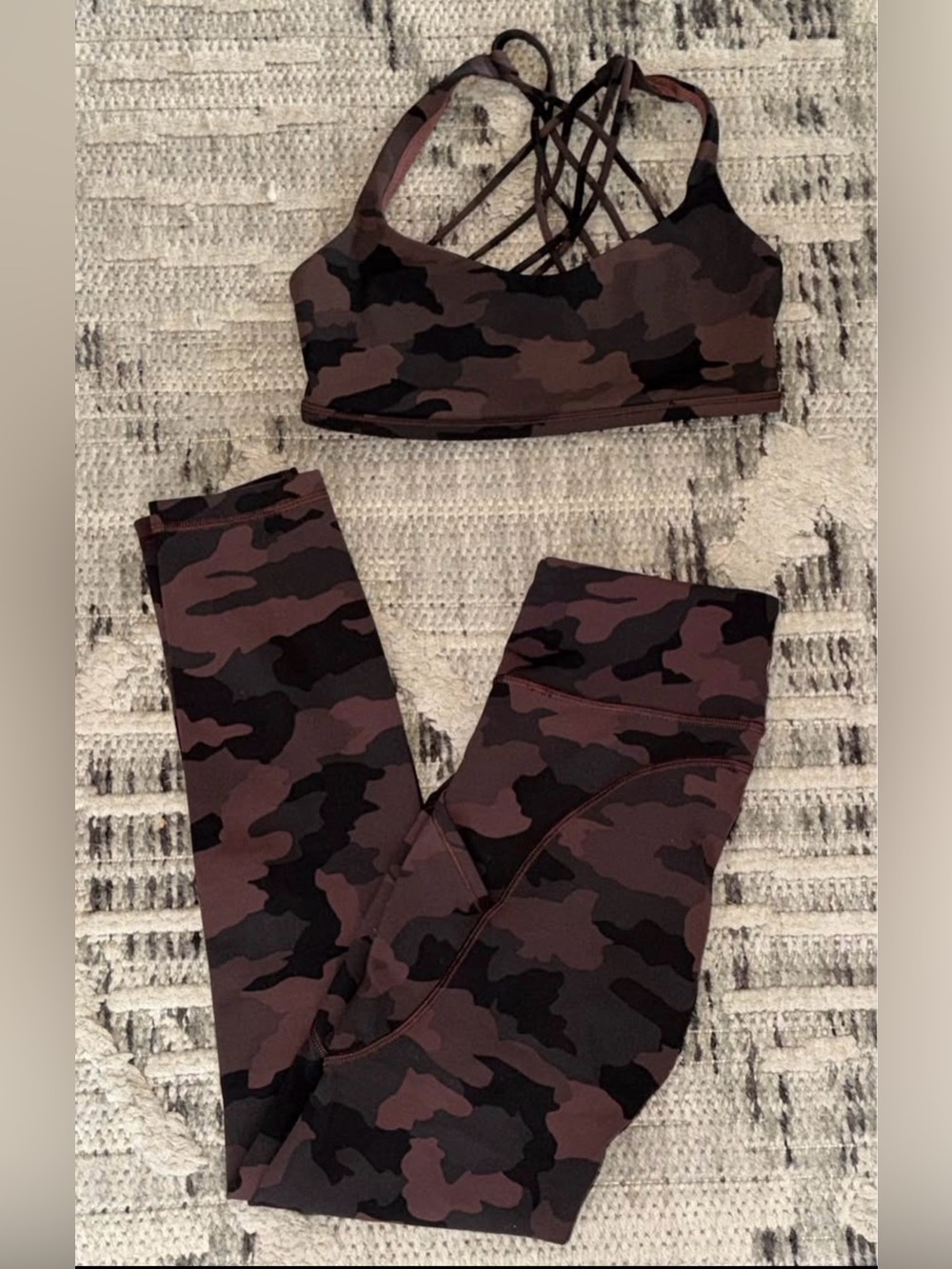 Lululemon 2pc matching invigorate tight free to be bra Camo size 6